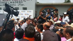 Atienden Rafael Moreno Valle y Sedatu demandas de damnificados en Tlaola