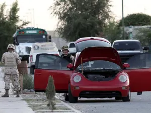 Incautan en Chihuahua presunto auto bomba; hay 3 detenidos