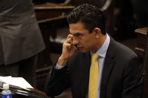 Carlos Martínez, entre los deudores a la CFE