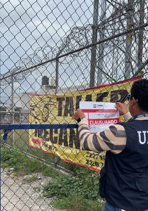 Normatividad clausura cinco talleres mecánicos y tres más son sancionados en el municipio de Puebla