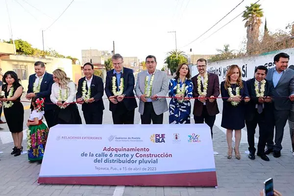 Marcelo Ebrard y el gobernador Sergio Salomón Céspedes