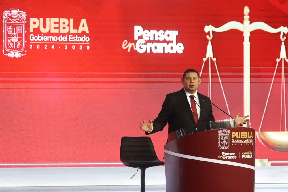 Alejandro Armenta Mier, gobernador constitucional del estado de Puebla. Foto: ES imagen.mx