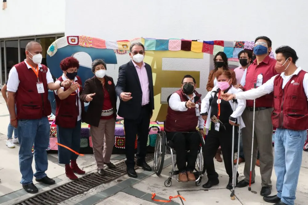 Con exposición de manualidades, SEP conmemora Día Internacional de la Sordoceguera