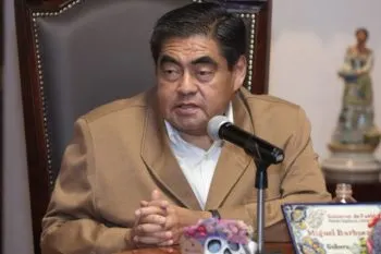 La BUAP vive un cambio de paradigma, comparado con ‘los exrectores millonarios y corruptos’: Barbosa