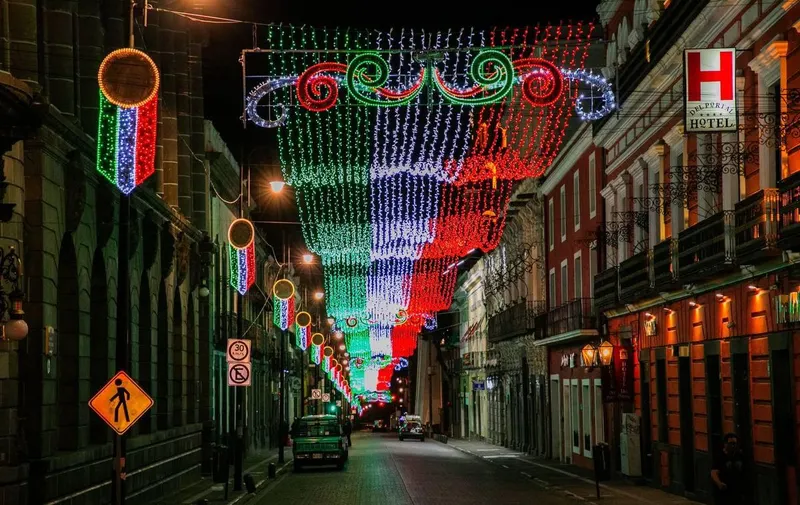 ayuntamiento-puebla-encendido-luces-fiestas-patrias
