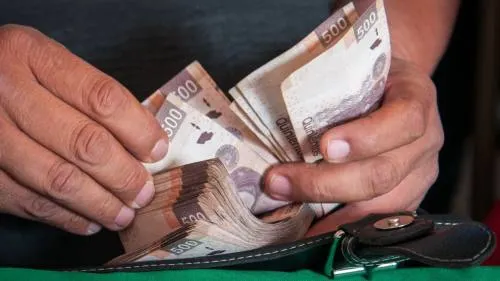 Carrera de salarios contra inflación presiona a Banxico