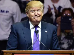 Mario Vargas Llosa llama a Donald Trump ‘payaso y racista’