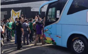 Falla en autobús obliga al Tri usar taxis para ir a entrenamiento