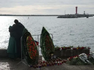 Rusia halla trozos del avión caído en el Mar Negro