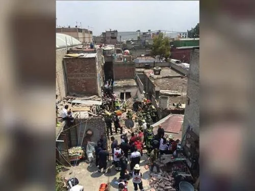 Explosión y derrumbe dejan 10 lesionados en Iztacalco