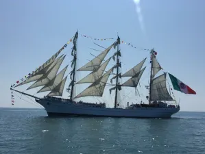 Tras 6 meses de travesía, el Buque Cuauhtémoc arriba a Acapulco