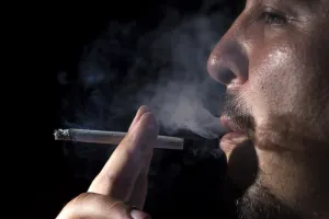 Al día mueren siete poblanos por consumo de tabaco