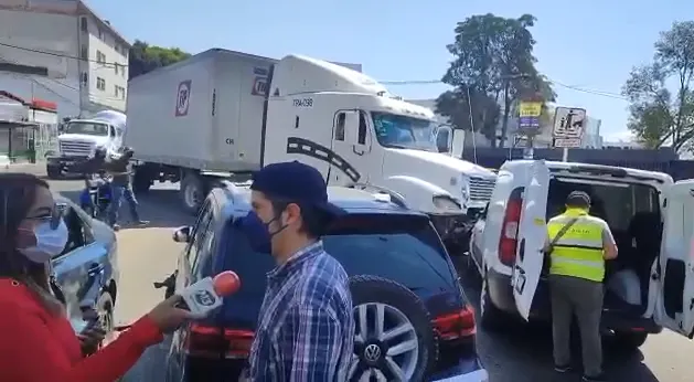 Carambola de tráiler y autos deja 5 lesionados en la ciudad de Puebla