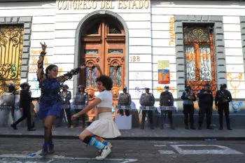 Personas trans se manifiestan en el Congreso contra la transfobia