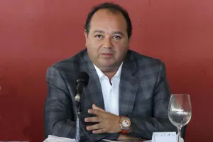 Utiliza Amado Yáñez penal como sala de juntas