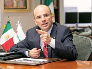 González Anaya: Pemex es solvente; le falta liquidez