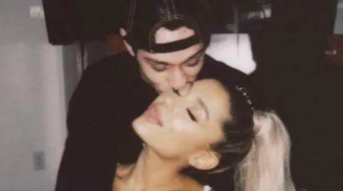 Esto costó el anillo de compromiso de Ariana Grande
