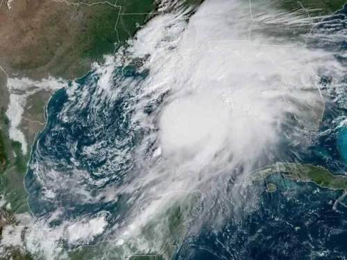 Tormenta ‘Néstor’ causa estragos en su avance a Florida