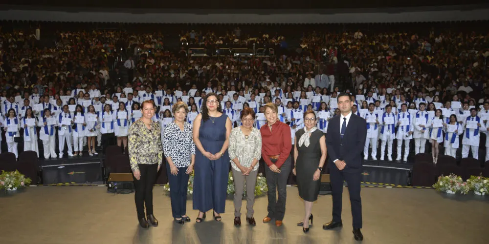 Los médicos nunca deben perder su sensibilidad y sentido humanitario: rectora Lilia Cedillo