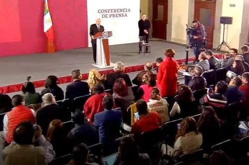 Ante cuestionamiento de Denise Dresser, AMLO rechaza leyes contra periodistas