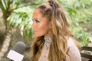 Engaña doble de Jennifer López a fans que paseaban por la calle