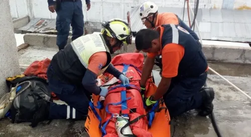 Hombre se electrocuta mientras pintaba casa en Reforma Sur