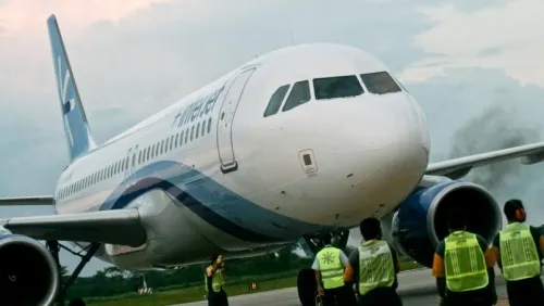 Embarga SAT cuentas bancarias, autos y marcas a Interjet