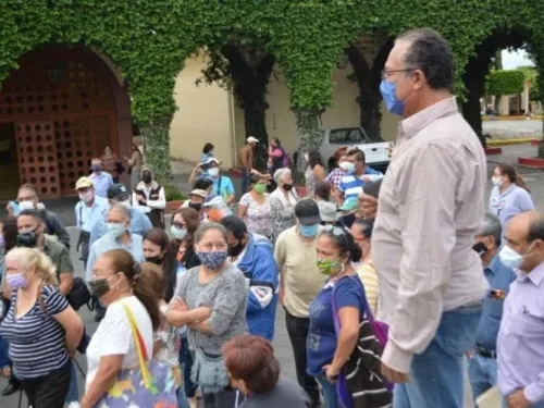 Profanan más de 200 tumbas en panteón de Morelos