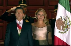 Celebra Peña Nieto Independencia en zócalo de la ciudad de México