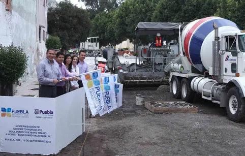 Comienza pavimentación con concreto hidráulico en Boulevard 5 de Mayo