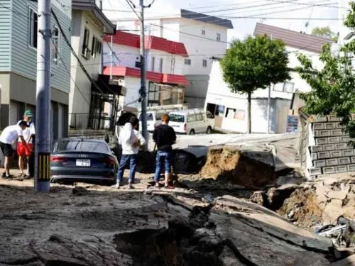 Sismo en Japón dejó 9 muertos, 366 heridos y 30 personas desaparecidas