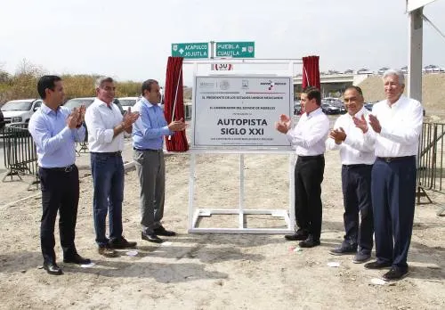 EPN y Tony Gali inauguran la autopista Siglo XXI