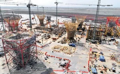 Obras de NAIM continuarán hasta que se revise de nuevo el proyecto