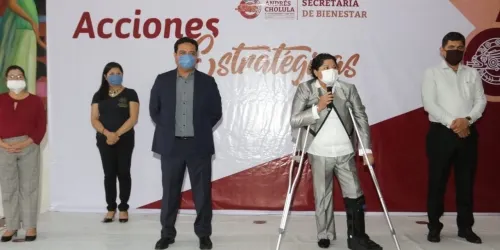 Karina Pérez Popoca reconoce labor de profesoras de los CAIC