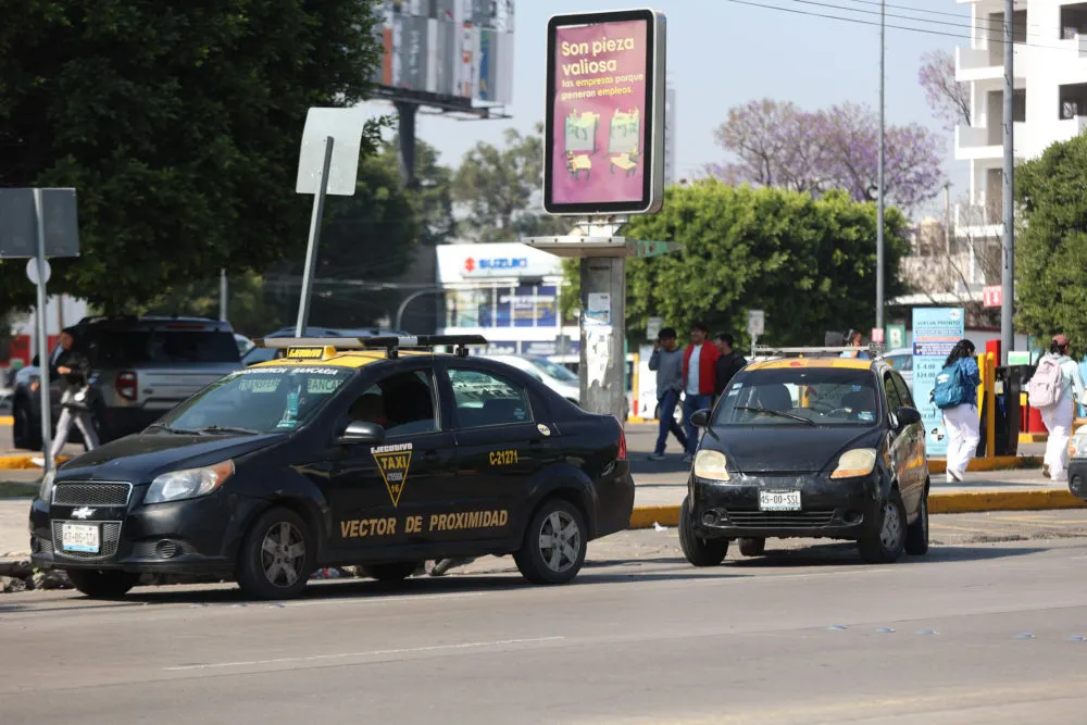 Comisión de Gobernación amplía a 10 años la antigüedad de taxis en Puebla