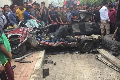 Camión del IMSS se queda sin frenos y embiste varios vehículos en Oxchuc, Chiapas; hay 3 muertos