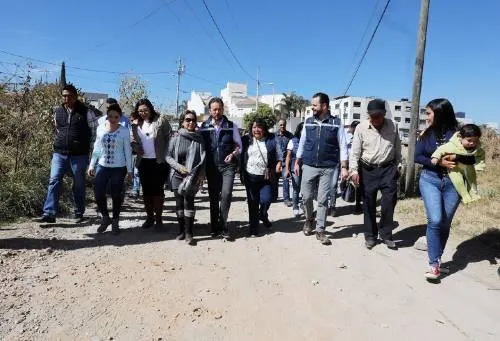 Continúan los trabajos de pavimentación de vialidades en Santa Cruz Buena Vista