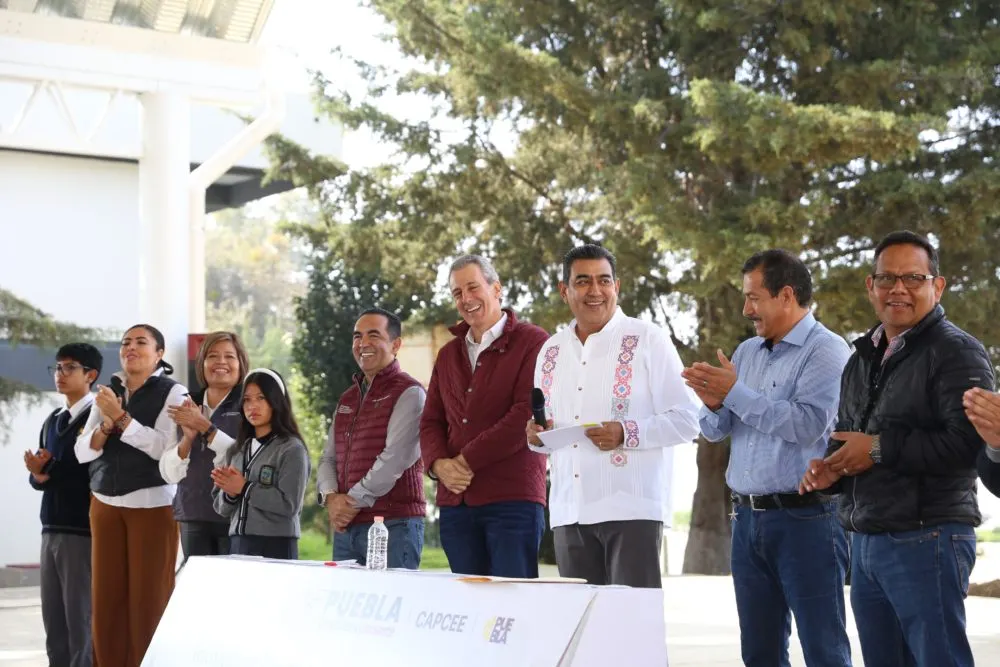 Gobernador de Puebla inaugura obras educativas en San Miguel Canoa, en beneficio de pueblos originarios