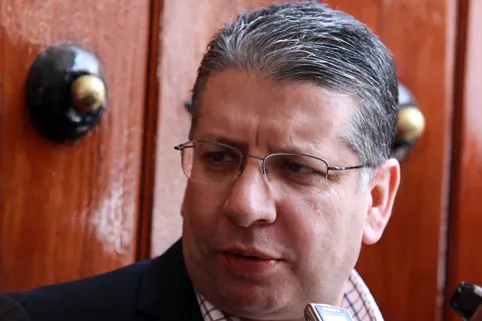 Aseguran que Doger rechazó estar en la burbuja de Manlio Fabio