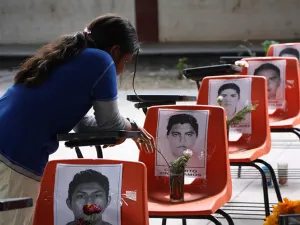 Última marcha a favor de normalistas será en Los Pinos