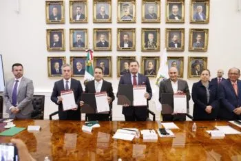 Firma Alejandro Armenta el Pacto a Favor del Empleo con empresarios y líderes sindicales