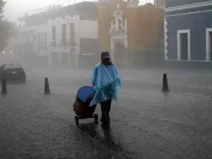 Huracán ‘Earl’ se ubica al sur de Quintana Roo