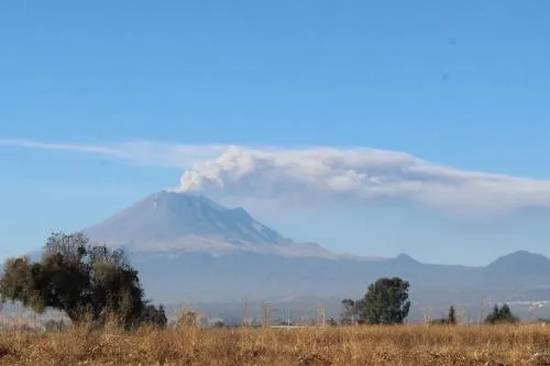 Semáforo de alerta volcánica se mantiene en amarillo fase 2, pese a fumarola de 2 km: PC