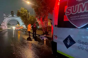 Motociclista muere por derrape en bulevar Forjadores; su acompañante, gravemente lesionado