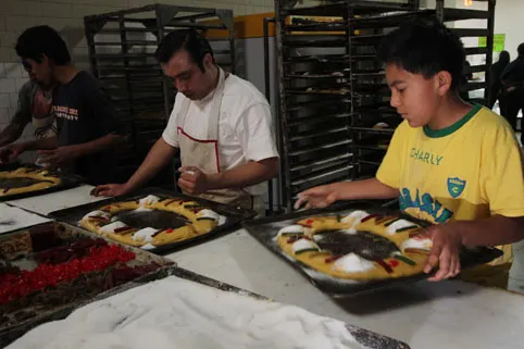 Inicia venta masiva de rosca de reyes