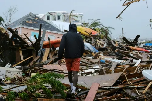 Suman 43 muertos en Bahamas por el huracán Dorian