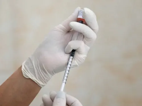 EU recibirá antes que nadie vacuna de Sanofi contra Covid-19, si funciona