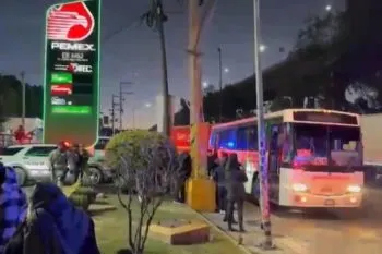 Asaltan autobús en la Puebla-Orizaba; cinco encapuchados agredieron a pasajeros