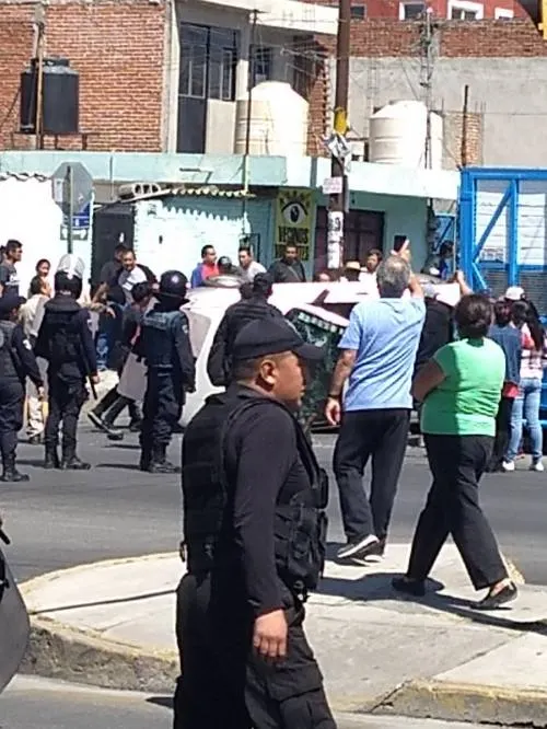 Enfrentamiento entre policías y vecinos que pretendían linchar a ladrones en Torrecillas