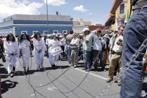 Manifestantes marchan contra gobierno, gasoducto y parque en Cholula